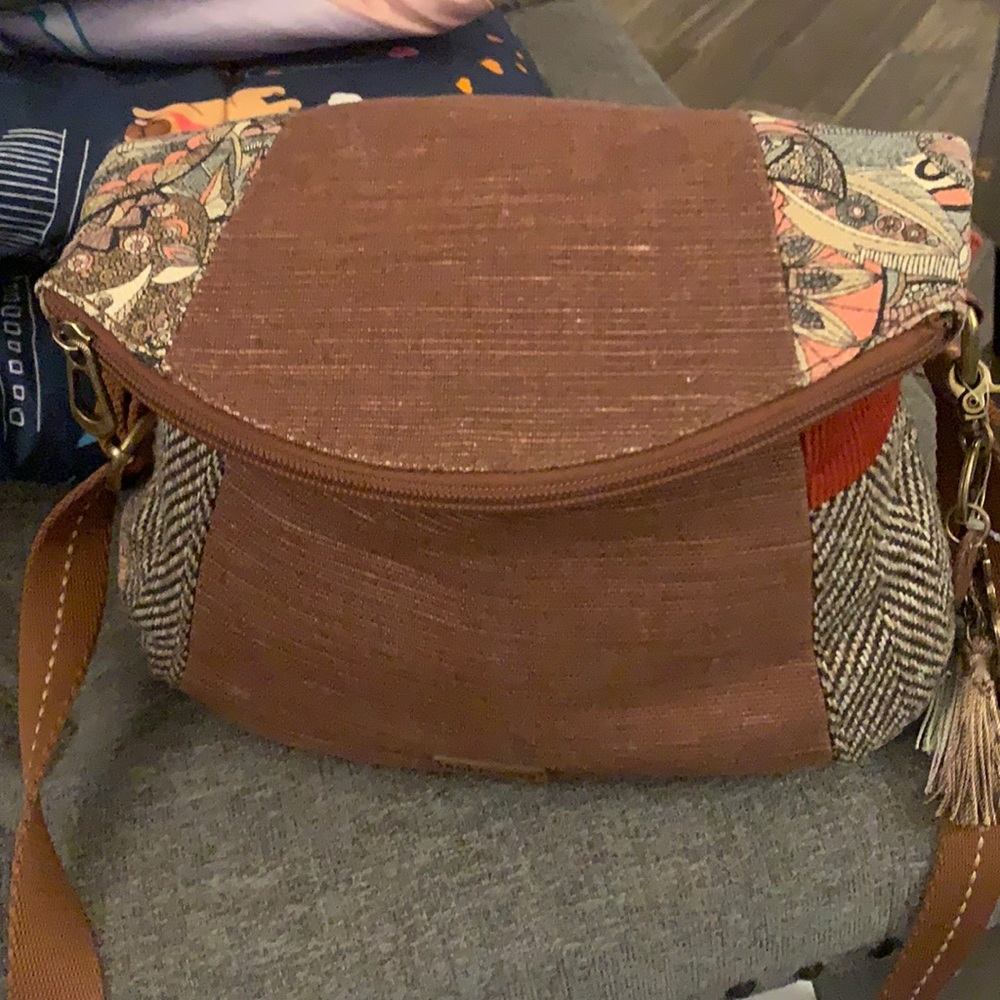 Sakroots. Crossbody shoulder bag